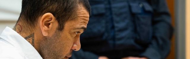 强奸罪成立，阿尔维斯被判刑四年零六个月