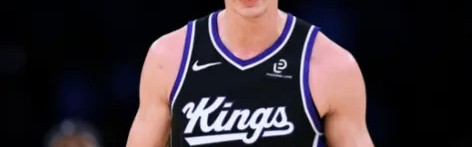 天天赢球-雷诺首发出战22分钟，5投2中得到4分8篮板5助攻1抢断