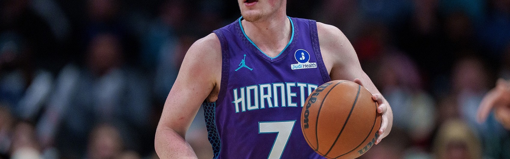 天天盈球即时比分直播-近10年三分王之争！新秀三分王呼之欲出 一衰咖遭水花登轮番压制