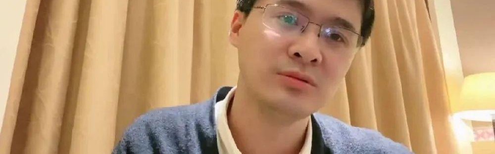 罗翔：如果一个人突然努力工作，业余时间开始学习，不再参加社交活动，那么，身边的人可能不仅不会帮他，还会拉他下来，原因就一个！