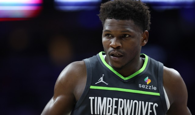 天天盈球-爱德华兹右膝伤病继续缺席今日比赛！康利/兰德尔/道苏姆也将缺席