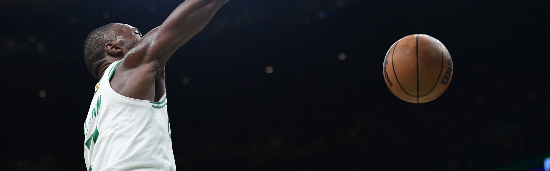 天天盈球即时比分直播-主裁：杰伦·布朗首T因不满判罚&amp;说脏话 第二个T因主动接近裁判