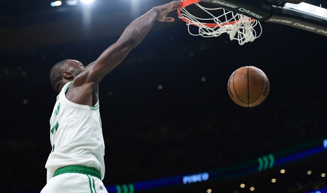 天天盈球即时比分直播-主裁：杰伦·布朗首T因不满判罚&amp;说脏话 第二个T因主动接近裁判